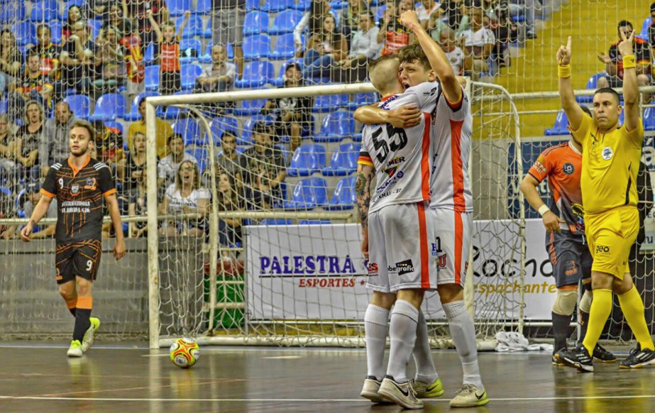 Blumenau Futsal vence e termina a primeira fase da Copa SC na liderança