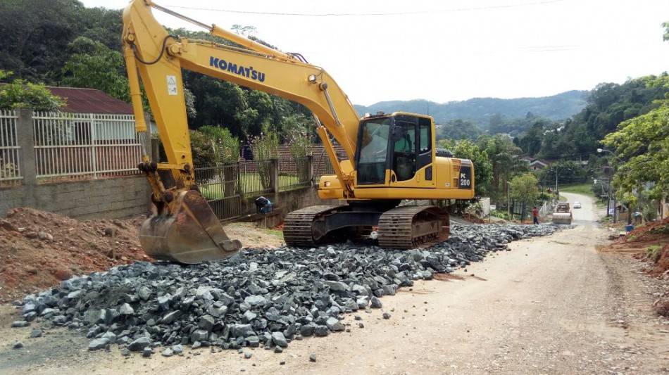 Prefeitura se reúne com comunidade para acompanhar obras