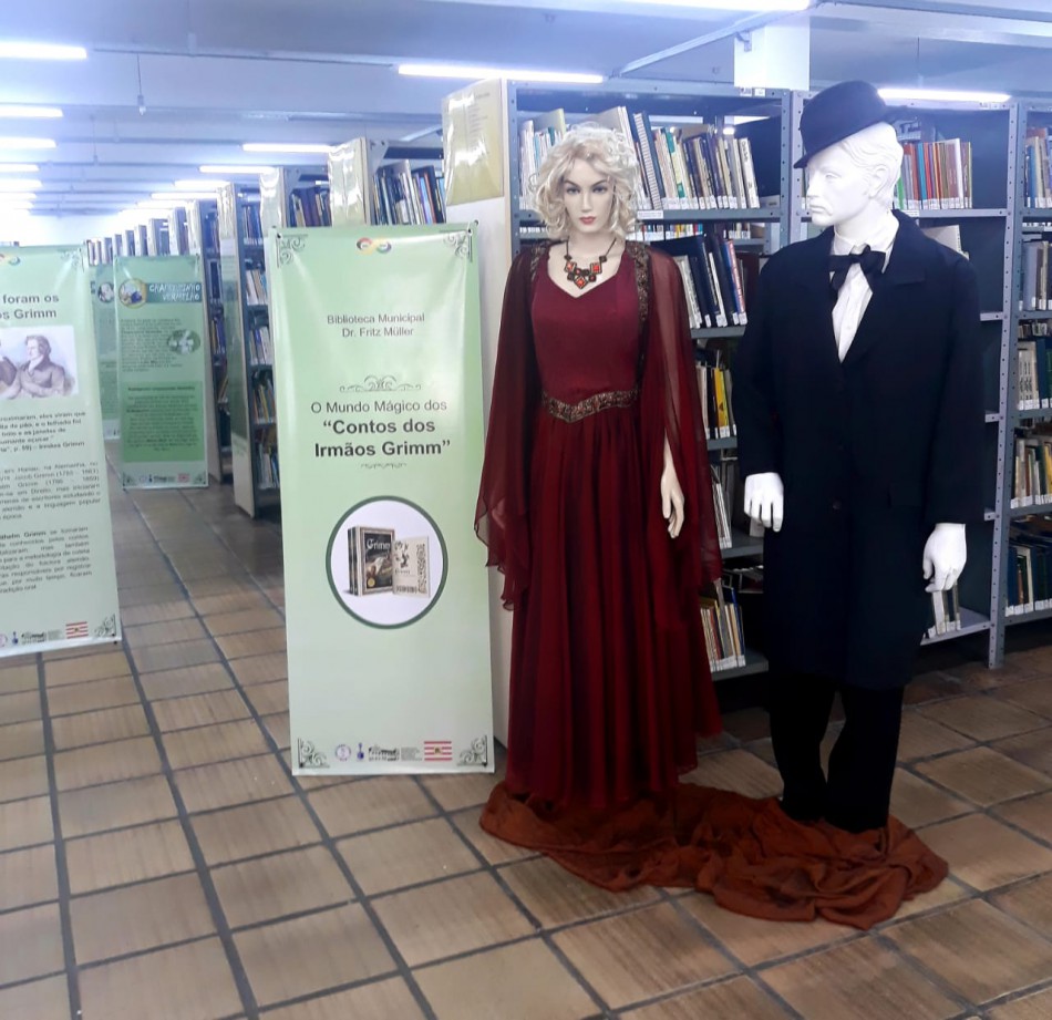 Biblioteca comemora 200 anos da Imigração Alemã com exposição sobre os Irmãos Grimm