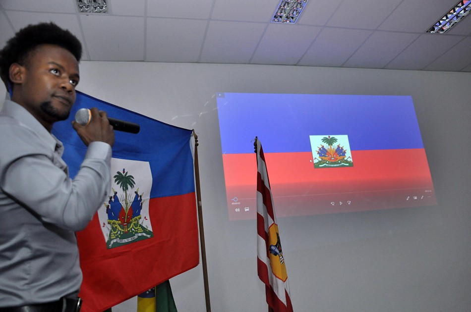 Encontro entre Prefeitura e imigrantes haitianos reúne 250 pessoas
