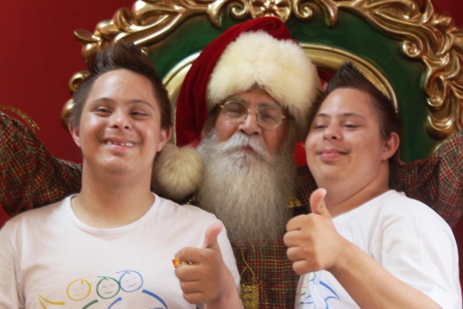 Associação Sorrir para Down visita a Magia de Natal