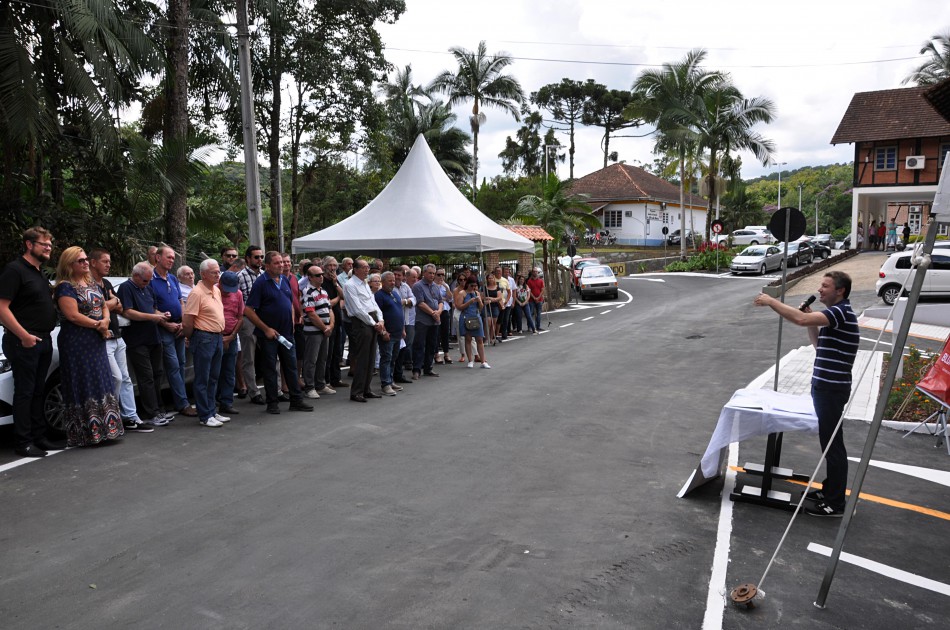 Pavimentação da Rua Max Haufe é entregue à comunidade