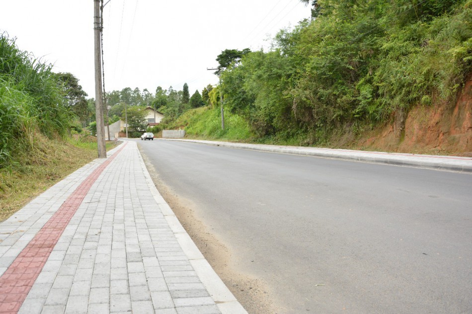Avançam as obras de pavimentação da Rua Bernardo Scheidemantel