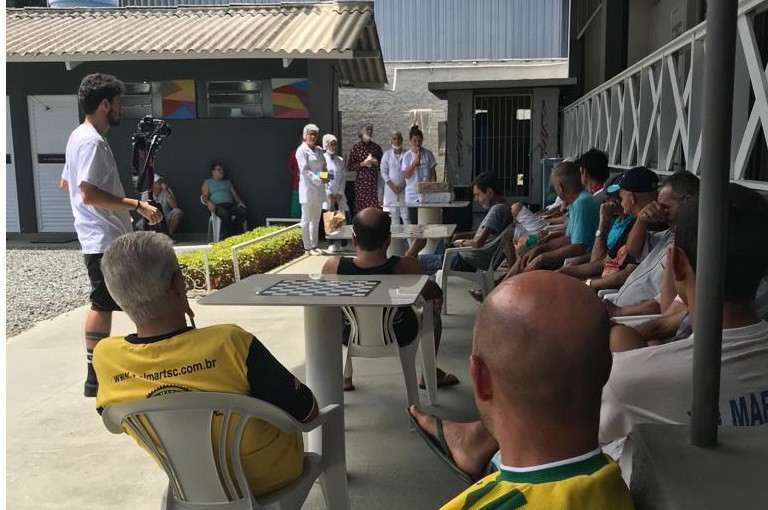 Usuários do Amblu e Centro Pop recebem dicas de higiene bucal