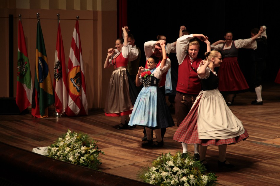 Assembleia Legislativa homenageia grupos folclóricos