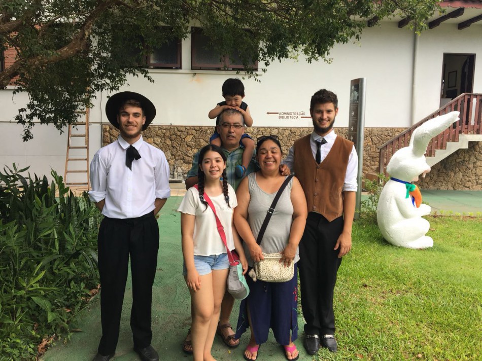 Chilenos e belgas conhecem Museu da Família Colonial