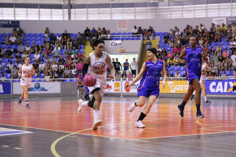 Basquete feminino é superado no primeiro jogo da semifinal da LBF