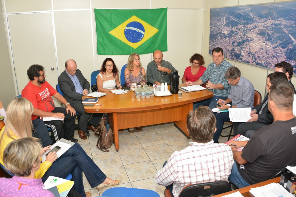 Prefeitura recebe sindicato para dar início à negociação salarial de servidores