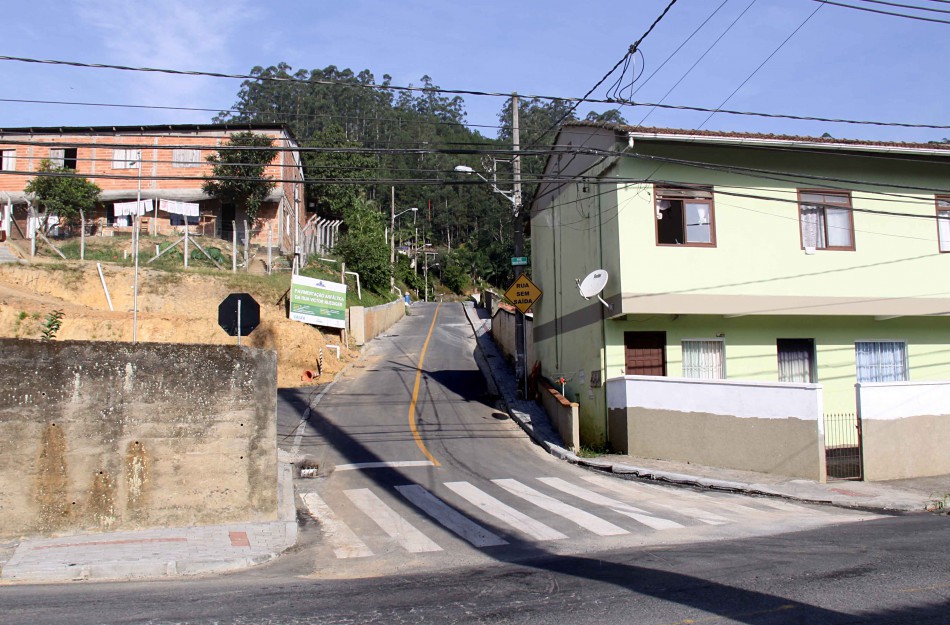 Prefeitura conclui pavimentações no bairro Velha Central