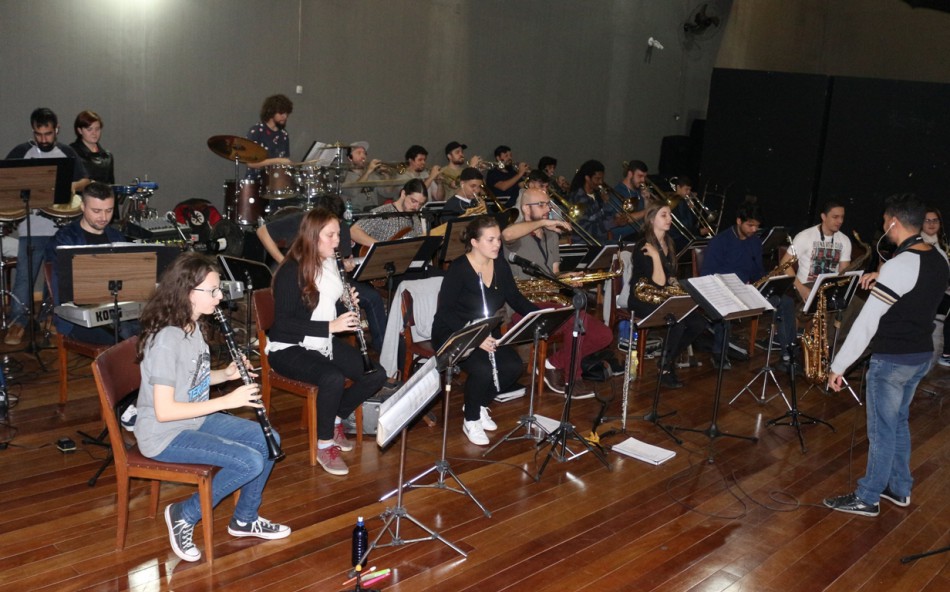 Banda Municipal leva Concerto Didático ao bairro Itoupavazinha