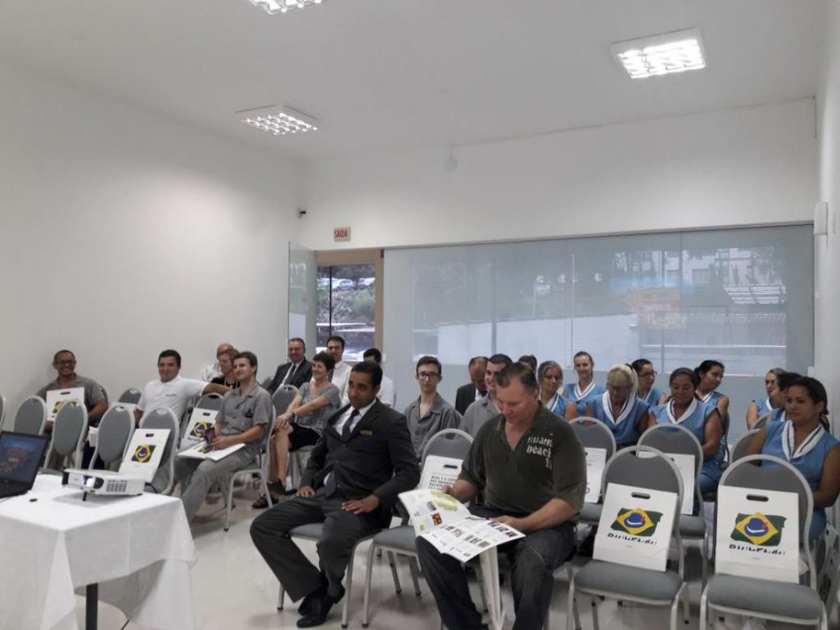 Secretaria de Turismo promove capacitação para profissionais de hotel