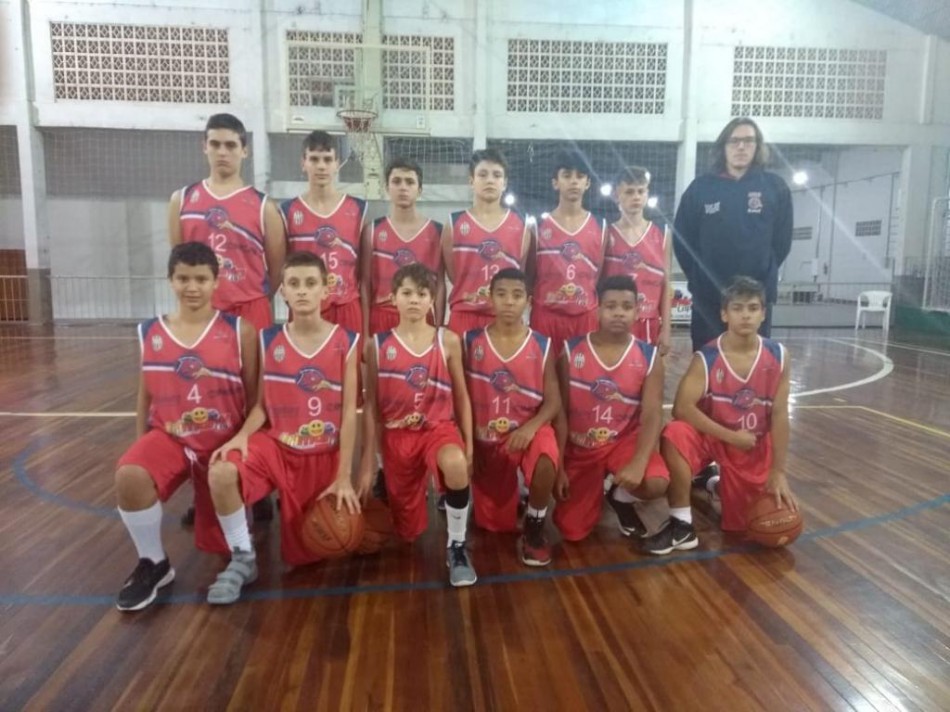 Basquete sub-13 masculino vence Nova Trento pelo Catarinense