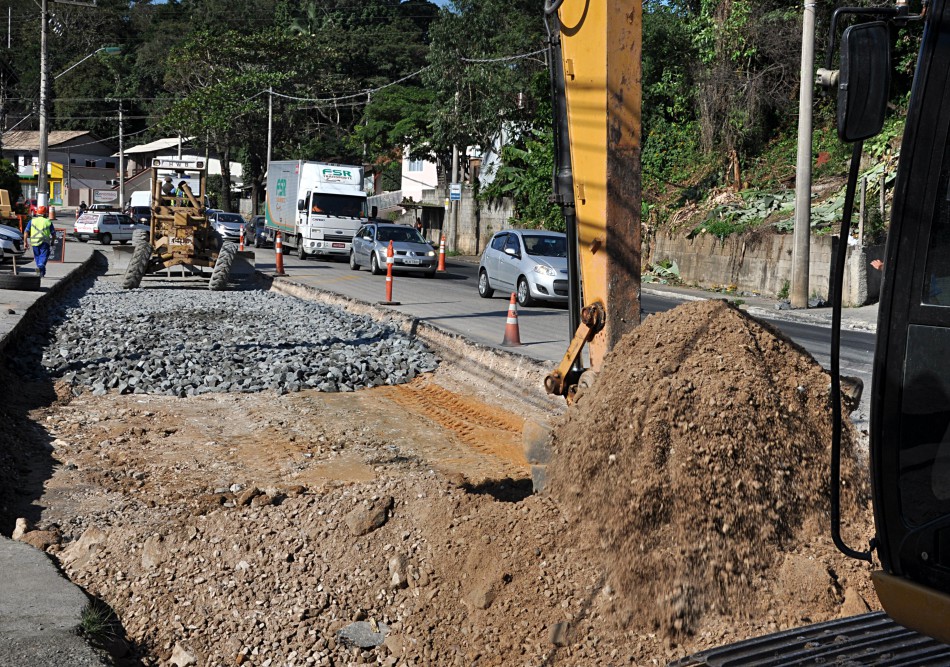 Obra na Rua Bahia está na fase de remoção do asfalto