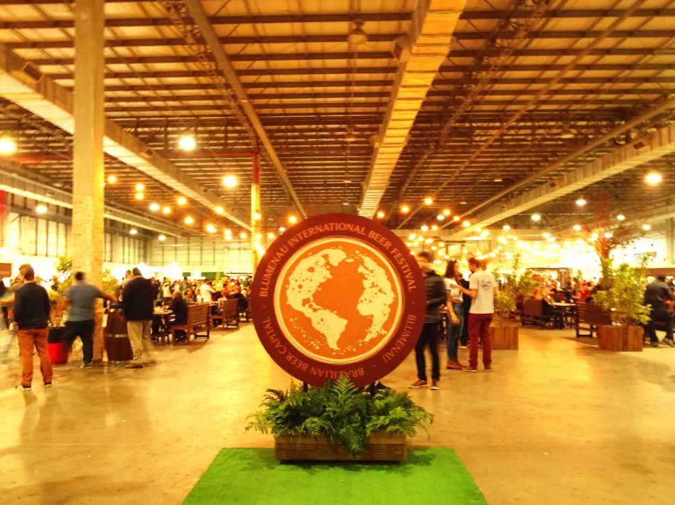 Mais de 7,4 mil pessoas passam pelo Blumenau International Beer Festival
