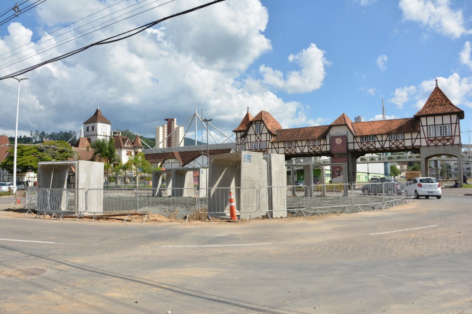Trânsito será alterado para obras na rotatória do Parque Vila Germânica