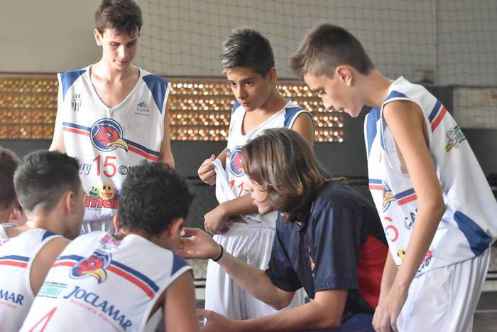 Basquete masculino de base joga em Itajaí pelo estadual