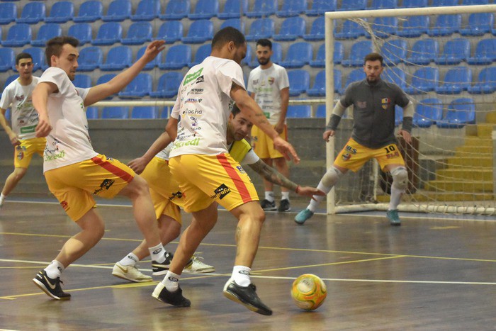 Blumenau Futsal enfrenta Jaraguá nesta sexta-feira pelo estadual