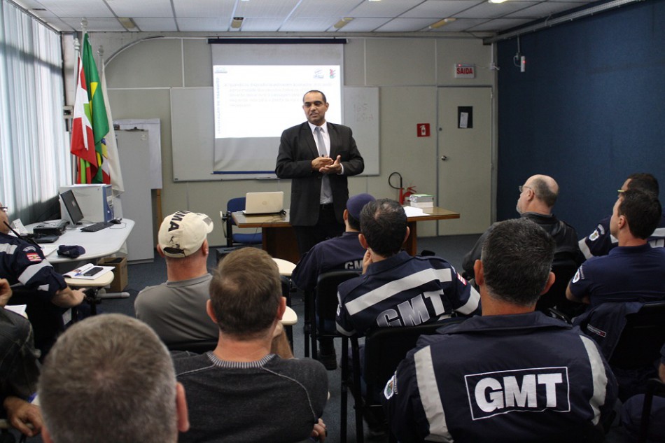 Seterb fornece curso de atualização de condução para agentes de trânsito
