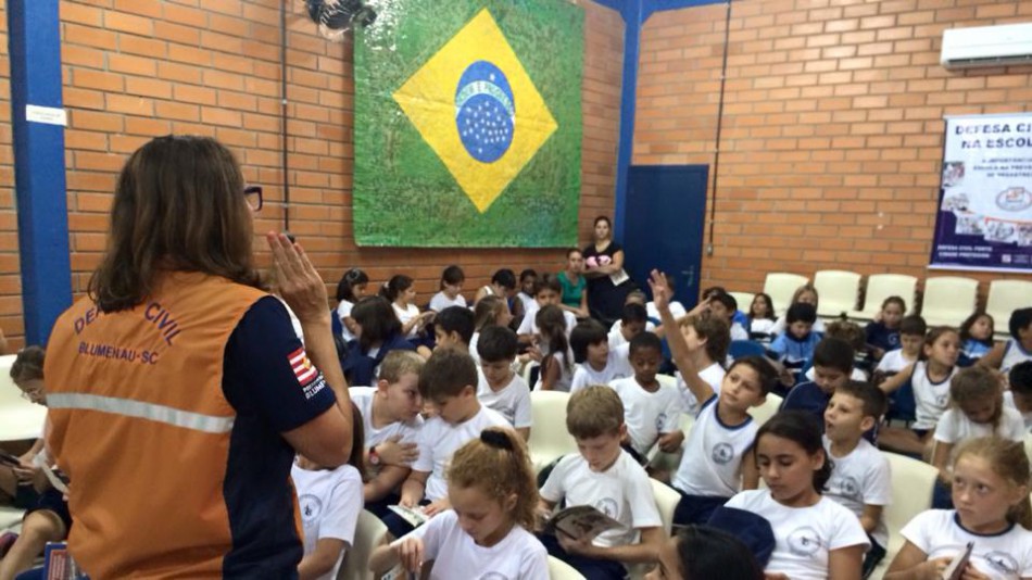 Prefeitura inicia Defesa Civil na Escola na EEB Padre José Maurício