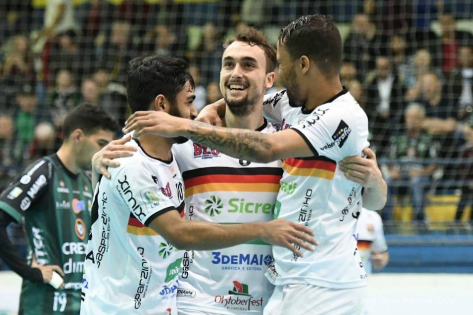 Blumenau Futsal vence fora de casa pela Liga Nacional