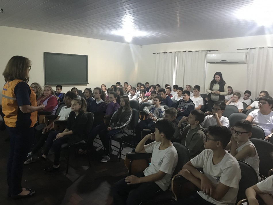 Defesa Civil promove atividades com alunos da EEB Padre José Maurício