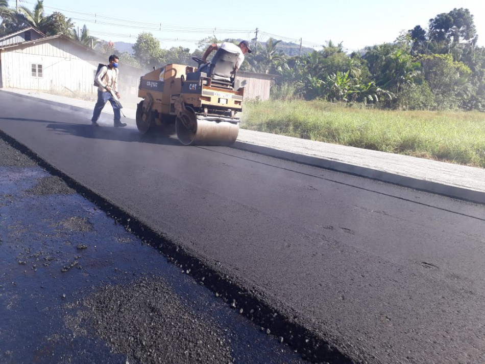 Obras na Rua Rio Bonito avançam para etapa de asfaltamento