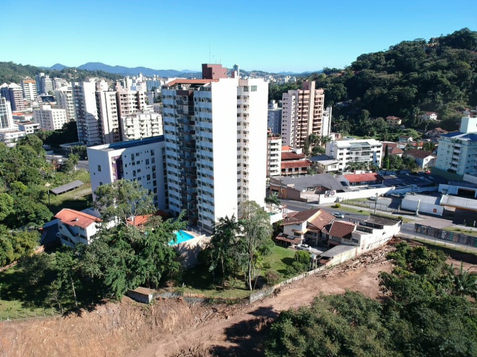 Avançam as obras de prolongamento da Rua Chile, no bairro Ponta Aguda