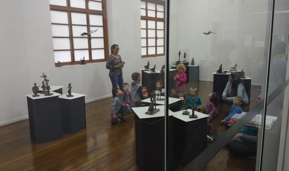 Alunos do CEI Emilia Piske visitam o Museu de Arte de Blumenau