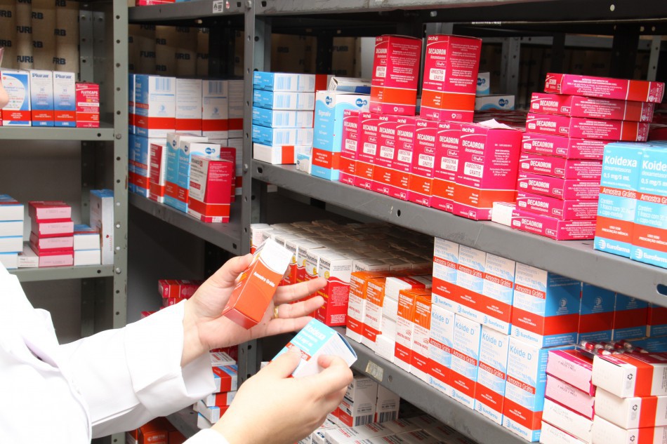 Farmácia Solidária faz dispensação gratuita de medicamentos doados