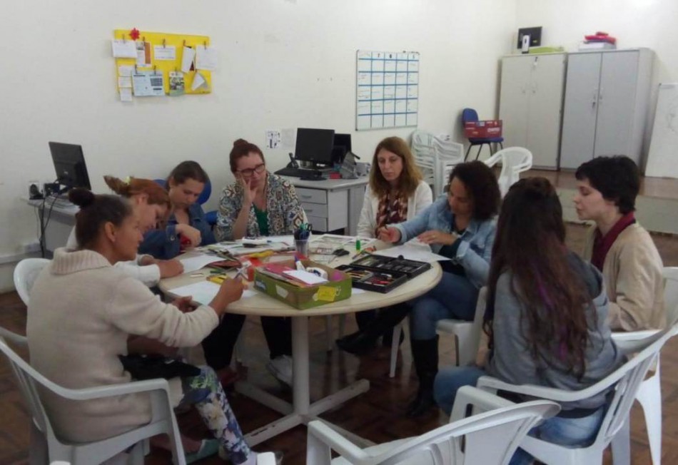 Museu leva poesia para centros de assistência social