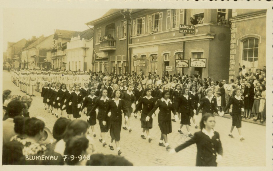 Memória Digital: Desfile de 7 Setembro de 1948