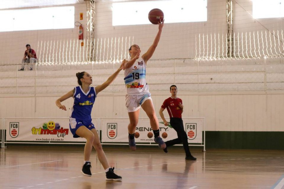 Basquete feminino enfrenta Rio do Sul pelo estadual