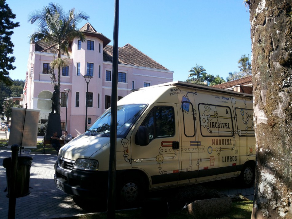 Blumenau recebe projeto inédito para troca de livros