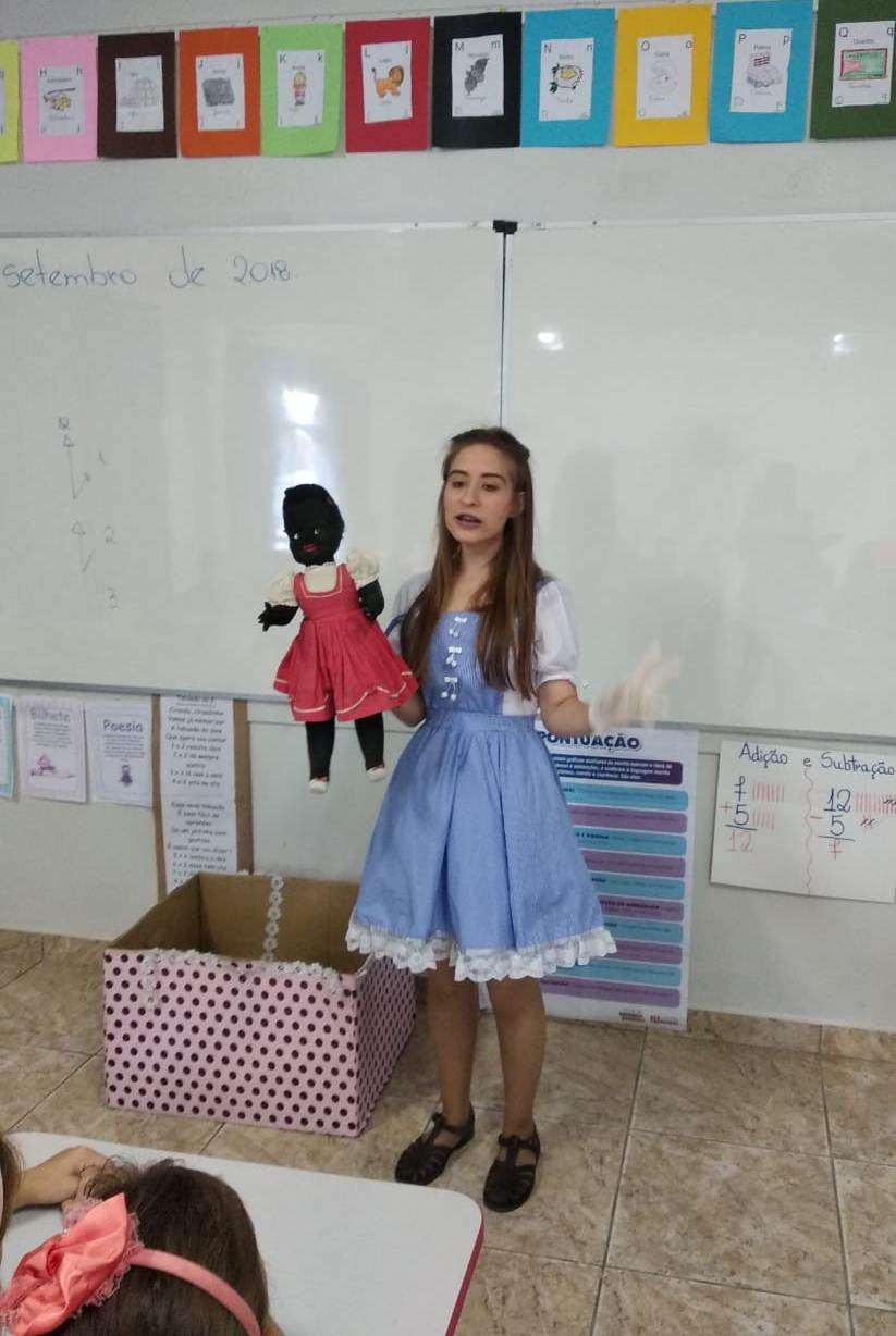Museu leva às escolas a história de "bonecas peculiares"
