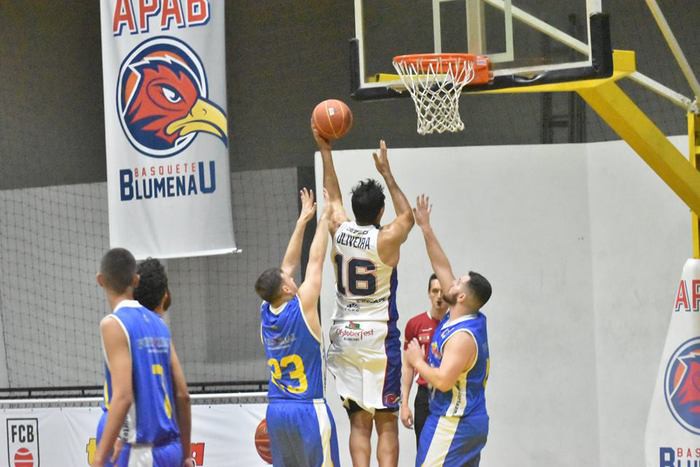 Basquete masculino estreia contra Maringá pelo Campeonato Sul-Brasileiro