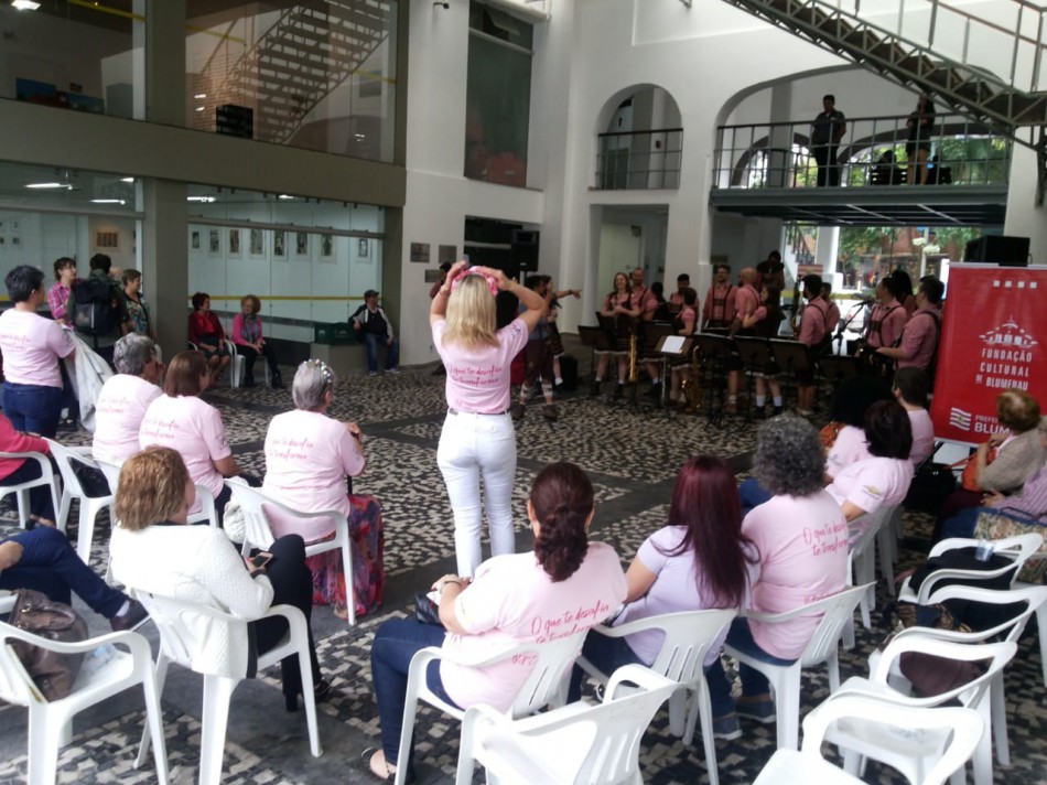 Outubro Rosa embala mulheres na FCBlu
