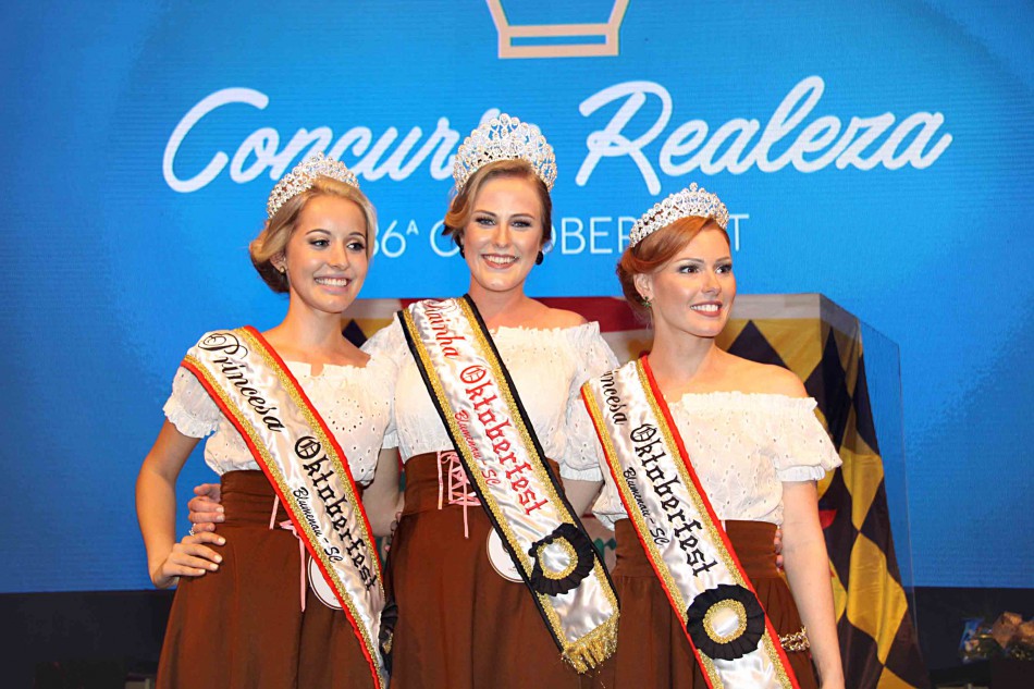 Camila Kreuz é a nova Rainha da Oktoberfest Blumenau