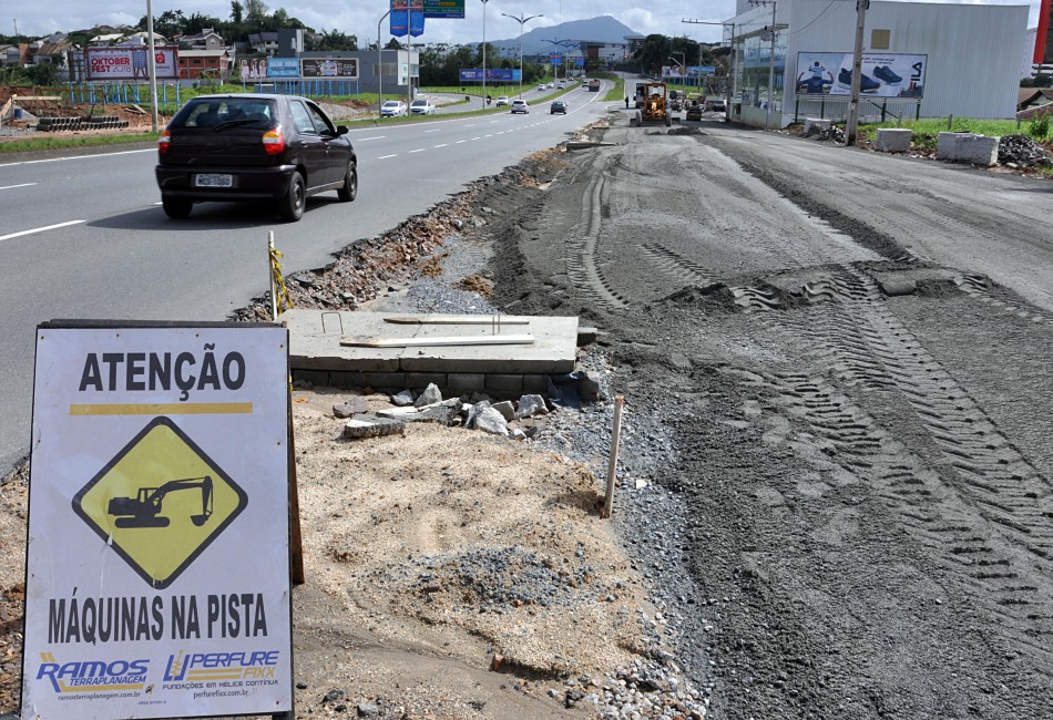 Obras nas marginais da via expressa estão quase 50% executadas 