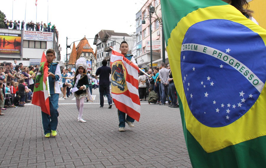 Desfiles do Centro e Garcia alteram trânsito nesta sexta, dia 7
