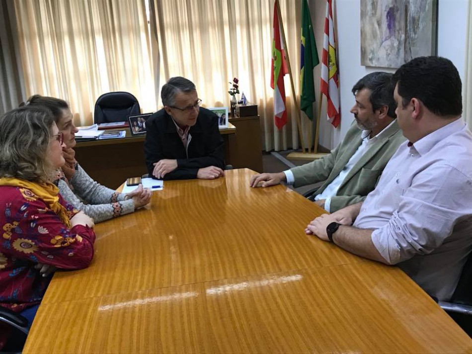 Prefeito recebe candidatos à reitoria da Furb