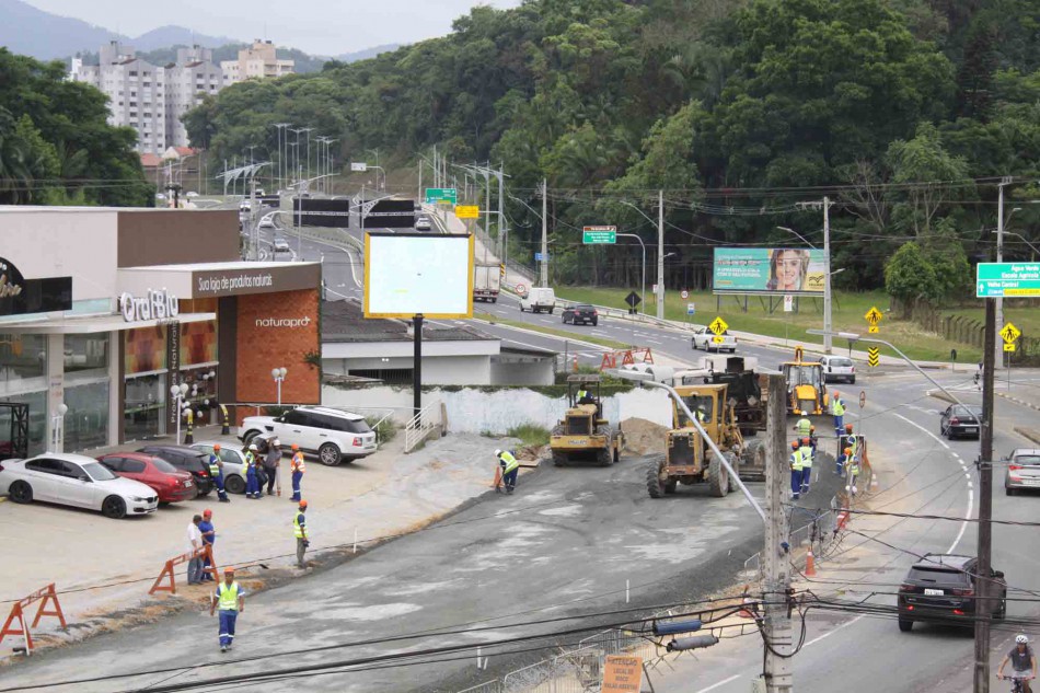 Humberto de Campos recebe pavimento do lado esquerdo da pista
