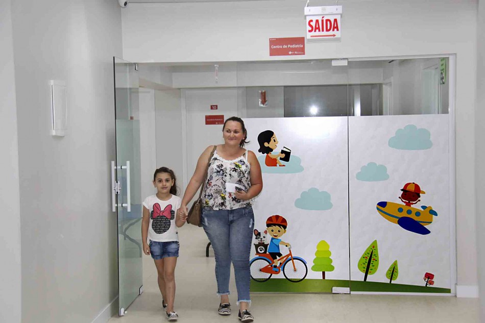 Pediatria da Policlínica ganha mais cor com plotagem de desenhos