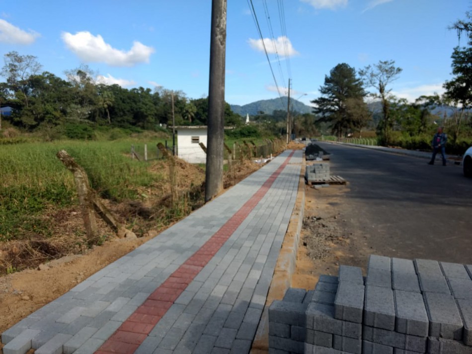 Obra na Rua Wilhelm Knaesel Sênior tem 85% dos serviços executados