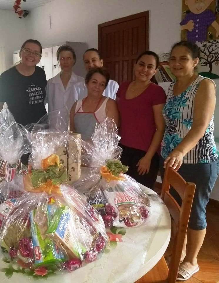 FCBlu entrega mantimentos para a Casa de Repouso Dona Dalva