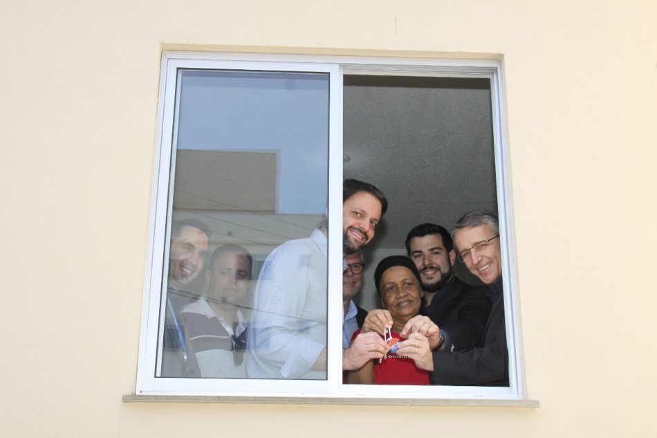 144 famílias recebem apartamentos do Programa Minha Casa Minha Vida