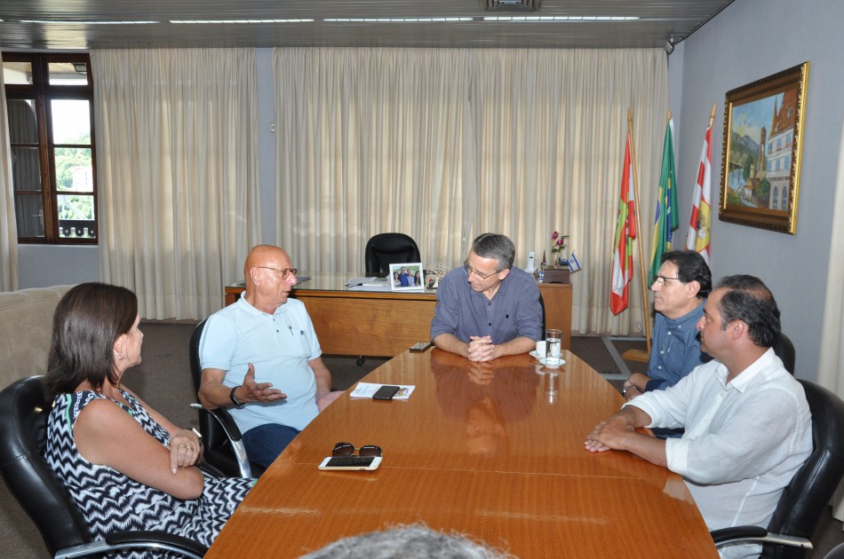 Prefeitura recebe visita do senador Esperidião Amin e da deputada Ângela Amin