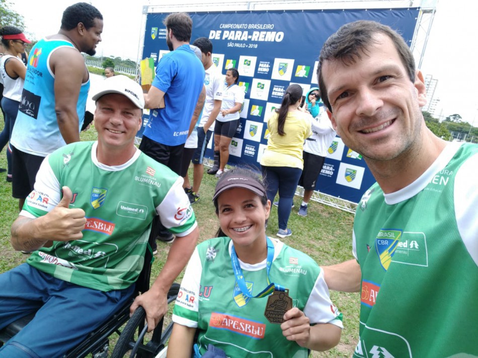 Atletas do remo adaptado de Blumenau participam de treinos em São Paulo