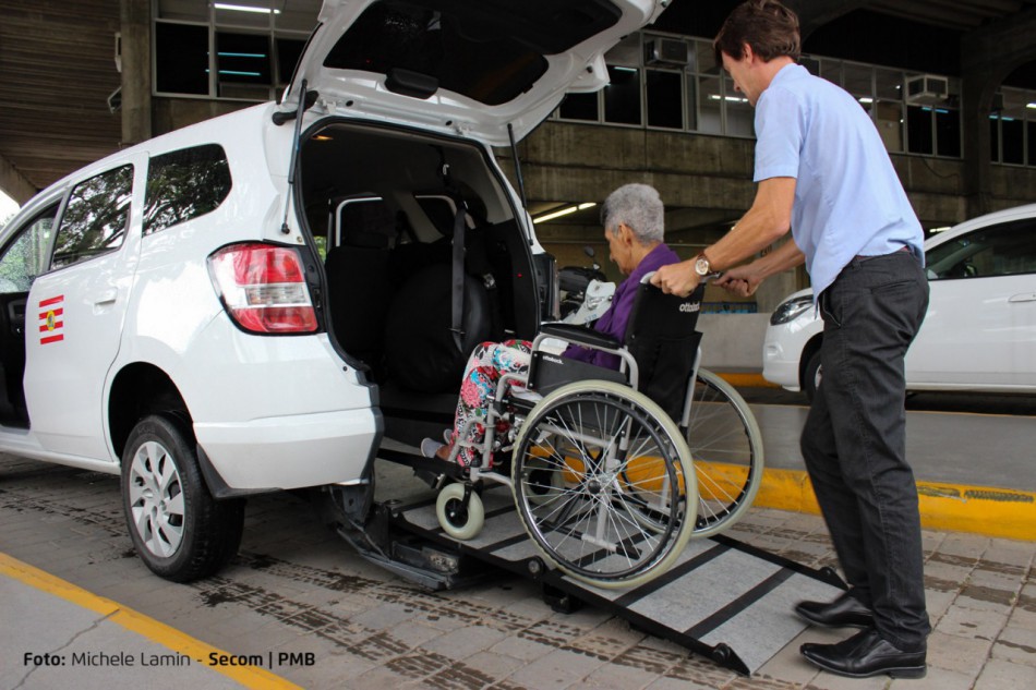 Táxi adaptado começa a circular em Blumenau