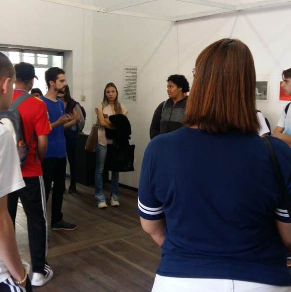 Estudantes participam de aula cultural no MAB