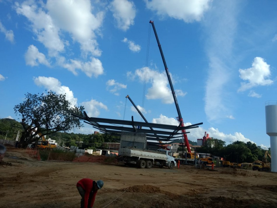 Estrutura metálica do Terminal Oeste está sendo montada